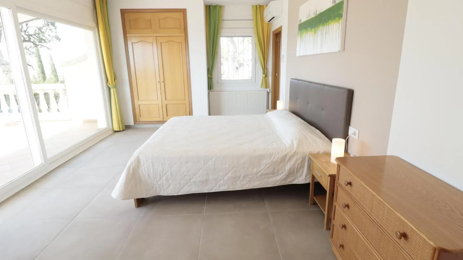 Disfruta De Esta Casa Con Fantasticas Vistas, Piscina Y Jardin Privado Situada En Can Isaac, Palau Saverdera, Costa Brava - Es-366-6 0*,