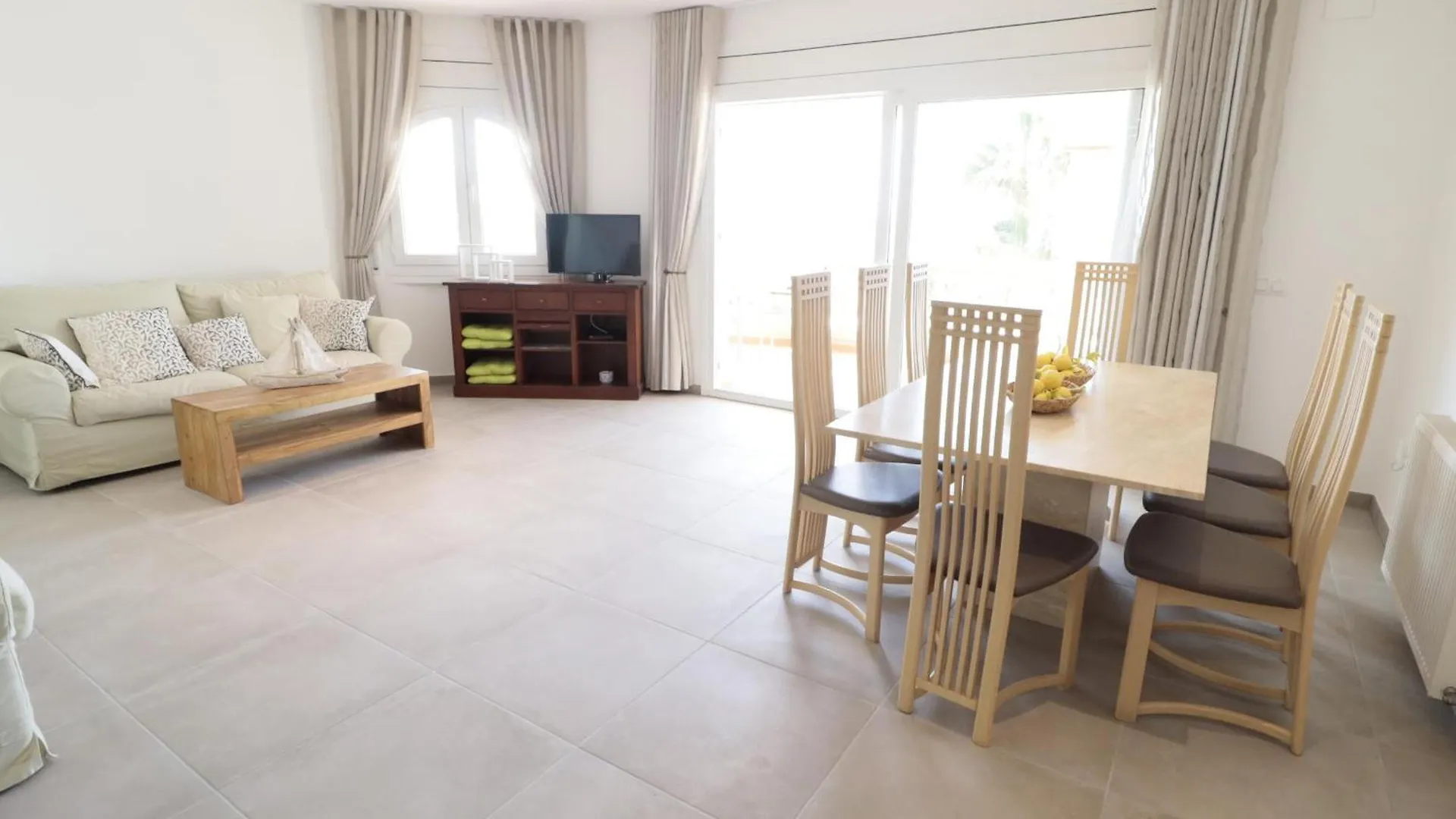 Casa de Férias Disfruta De Esta Casa Con Fantasticas Vistas, Piscina Y Jardin Privado Situada En Can Isaac, Palau Saverdera, Costa Brava - Es-366-6